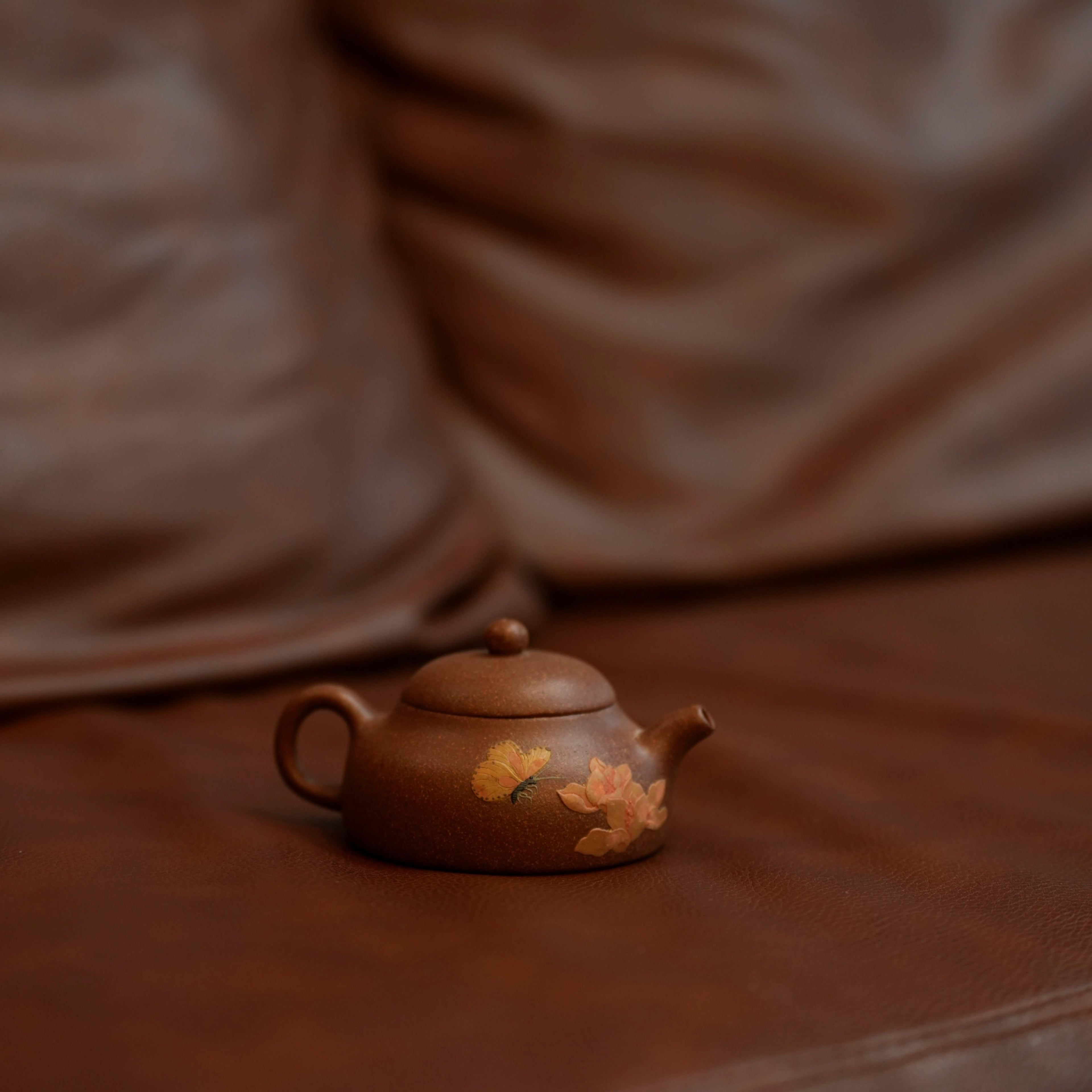 YiXing ZiSha Slope Mud Basket-Handled Xubian Pot提篮虚扁壶120ml[ZS42]